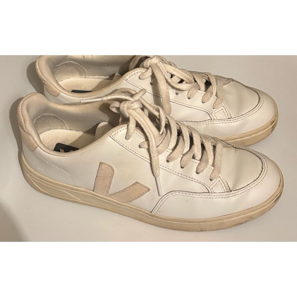 VEJA
V12 Mixed Leather Court Sneakers in Extra White / Sable Size 8 - Picture 6 of 11